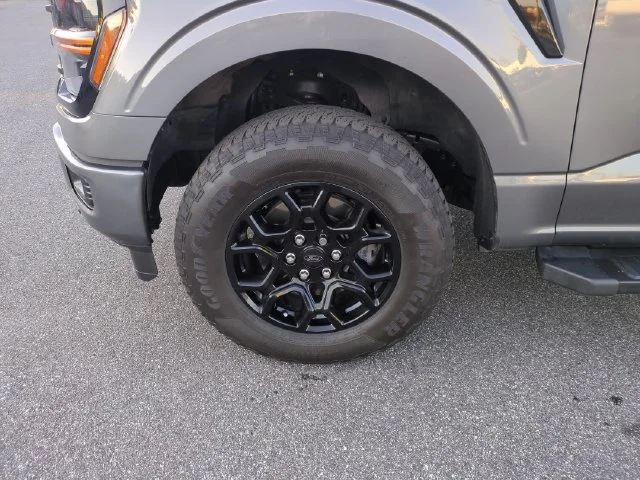 Used 2024 Gray Ford XLT image 10