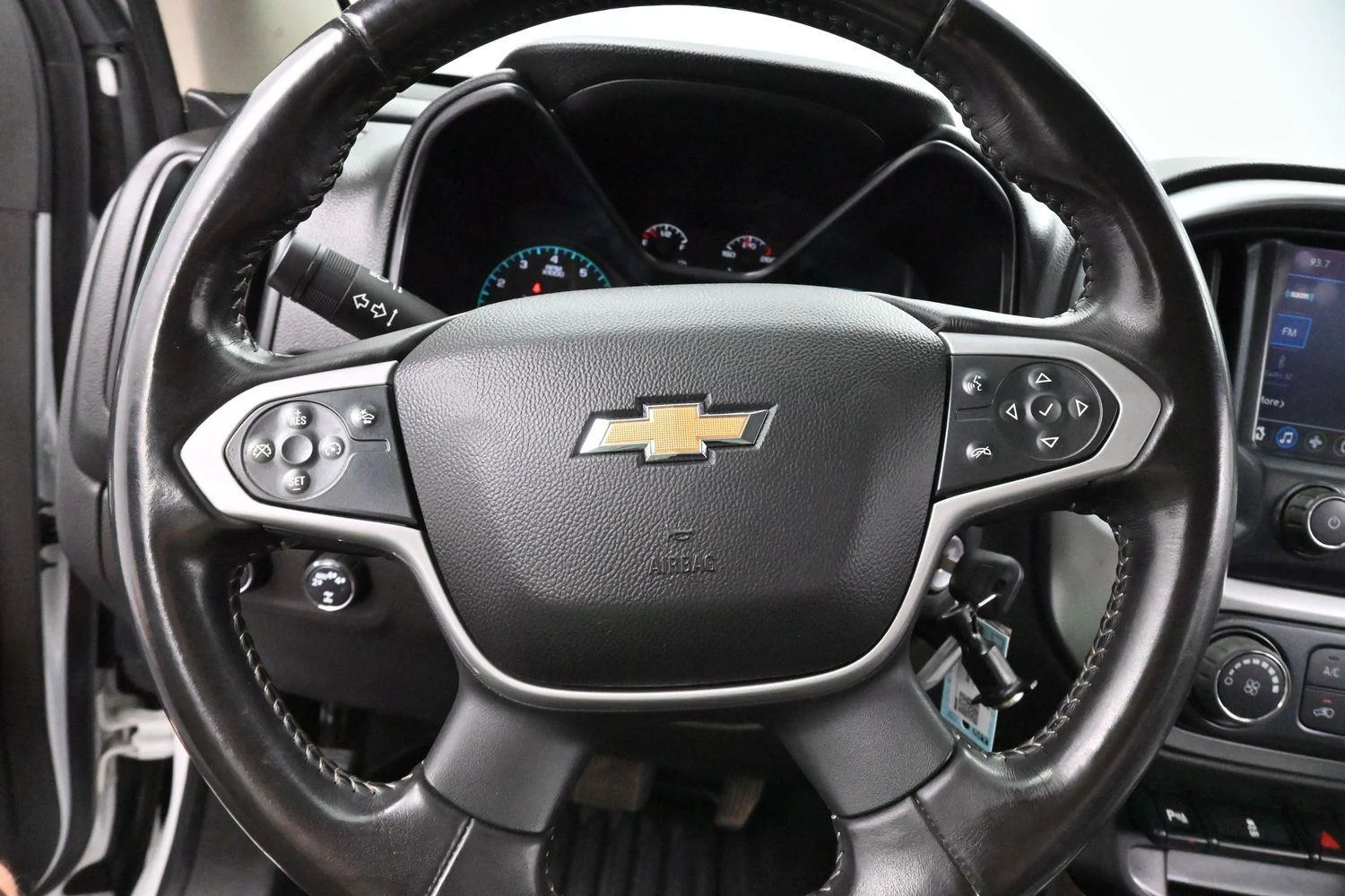 Used 2022 Summit White Chevrolet 4WD LT image 15