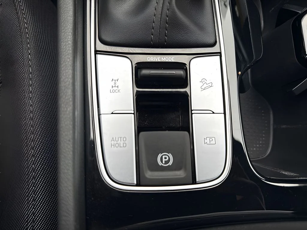 Used 2024 Blue Hyundai SE image 19