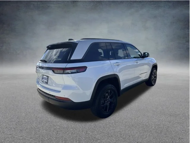 New 2027 Bright White Clear-Coat Paint Jeep Laredo Altitude image 20