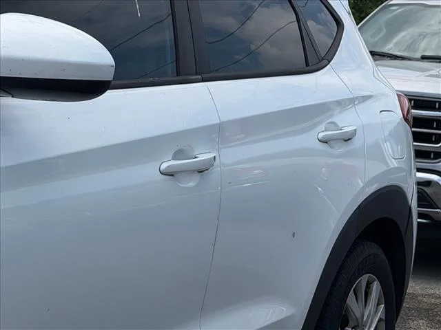 Used 2021 White Cream Hyundai SE image 5