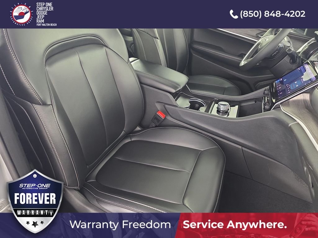 Used 2025 Silver Jeep Limited image 39