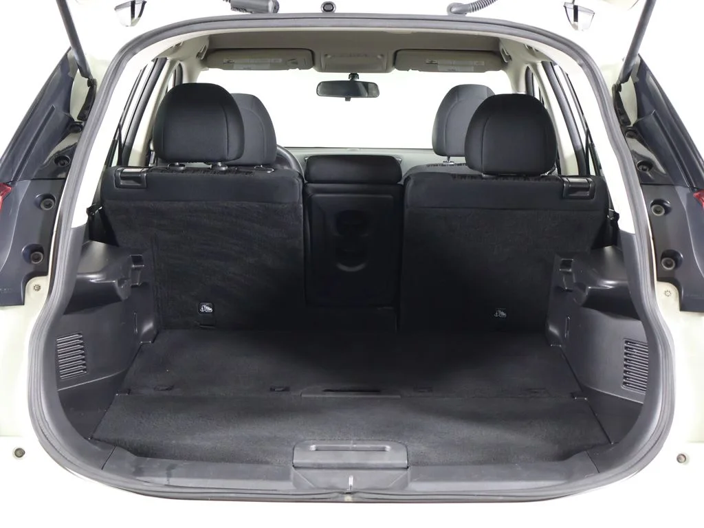 Used 2017 White Nissan SV image 16