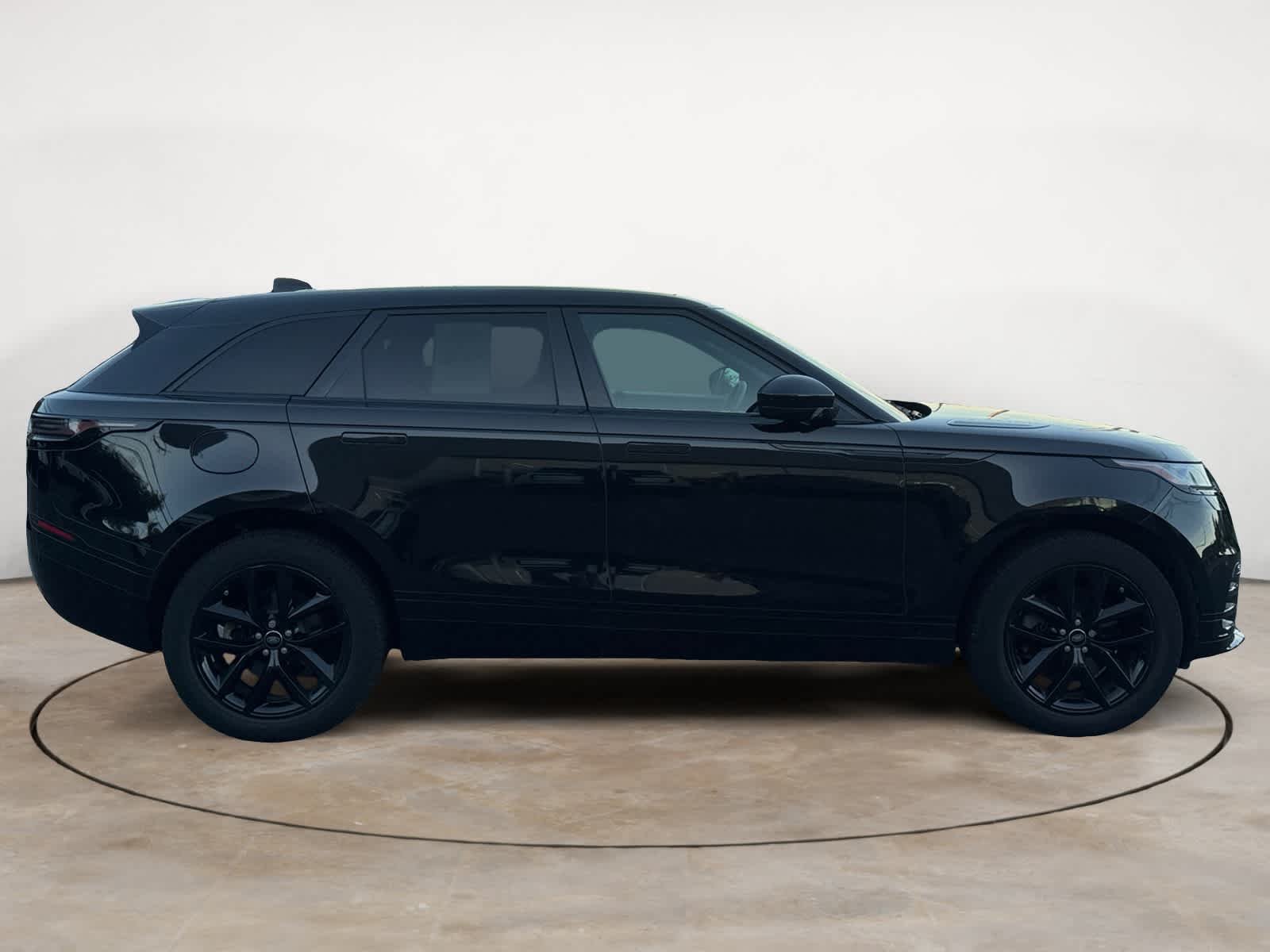 Used 2024  Land Rover Dynamic SE image 6