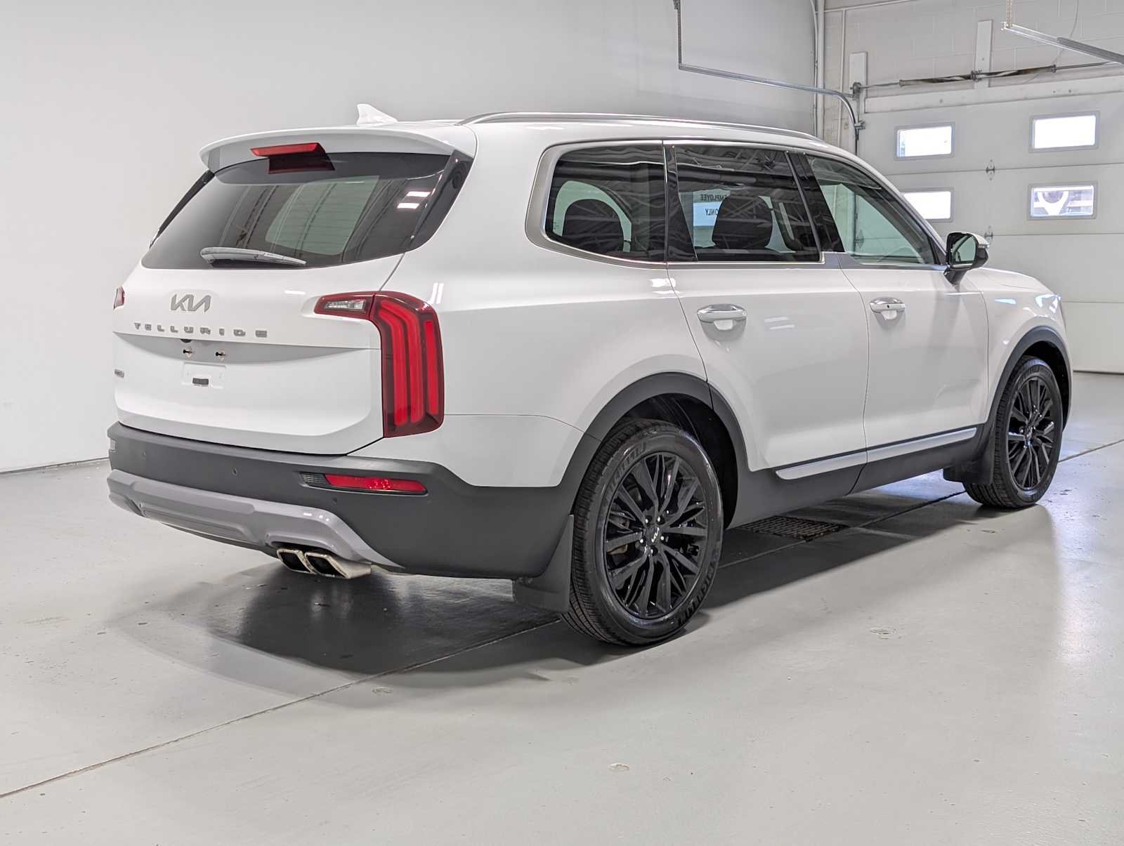 Used 2022 GLAC WHITE Kia SX image 9