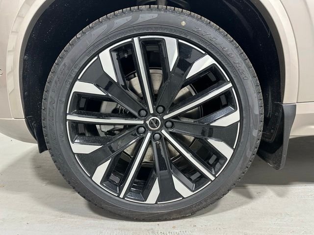New 2026 Gray Volvo B6 Plus 7-Seater image 23