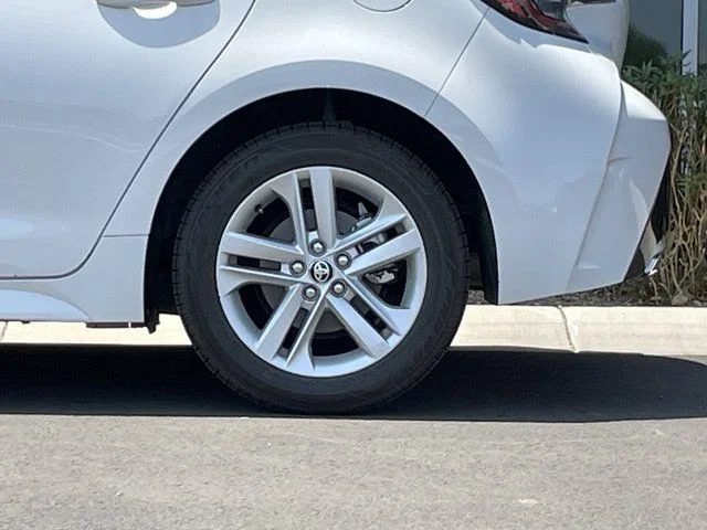 Used 2022 White Toyota SE image 19