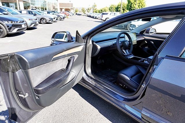 Used 2023  Tesla Base image 43