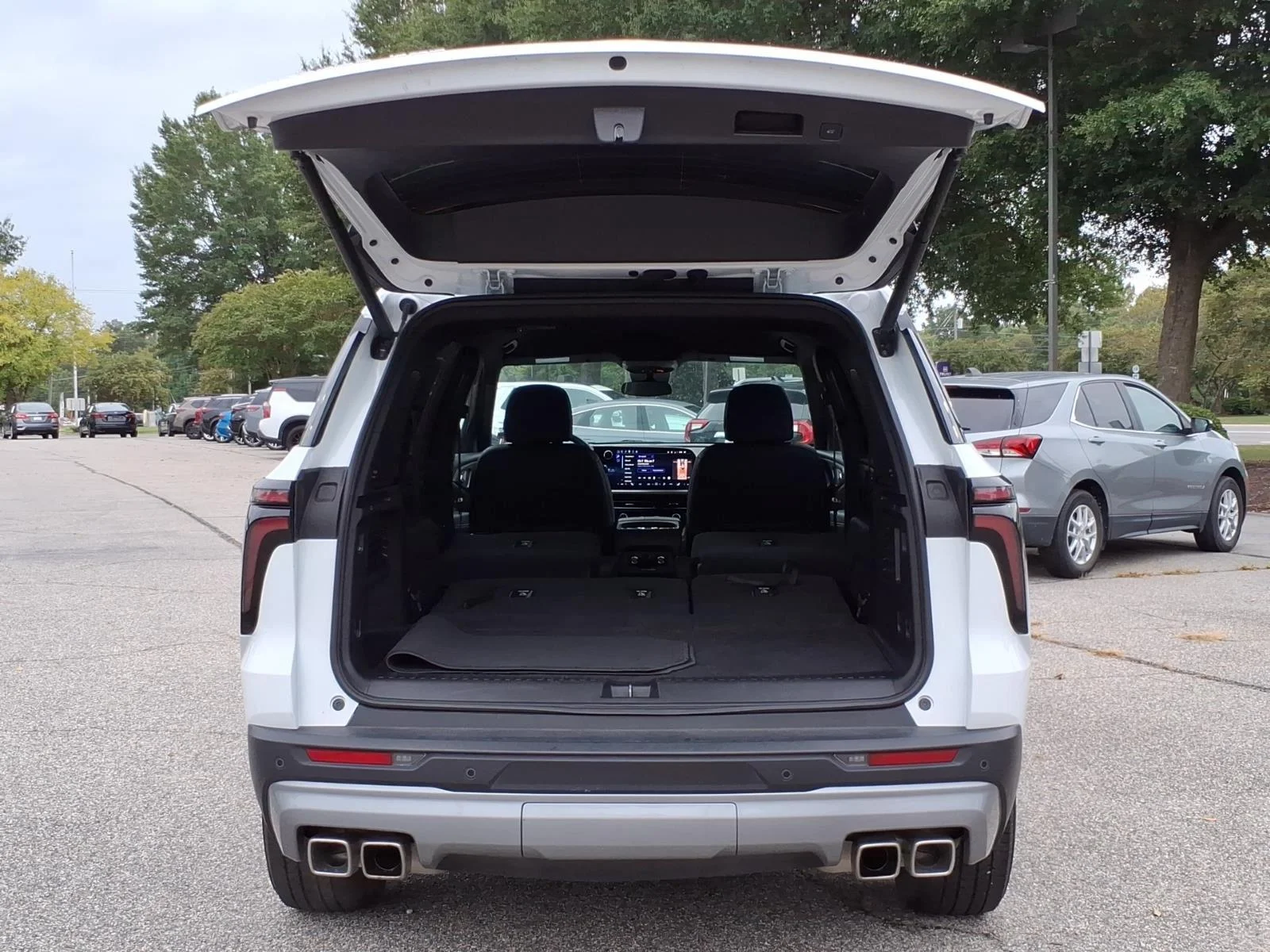 Used 2025 Summit White Chevrolet AWD LT image 24