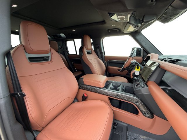 New 2026 Petra Copper Land Rover OCTA image 16