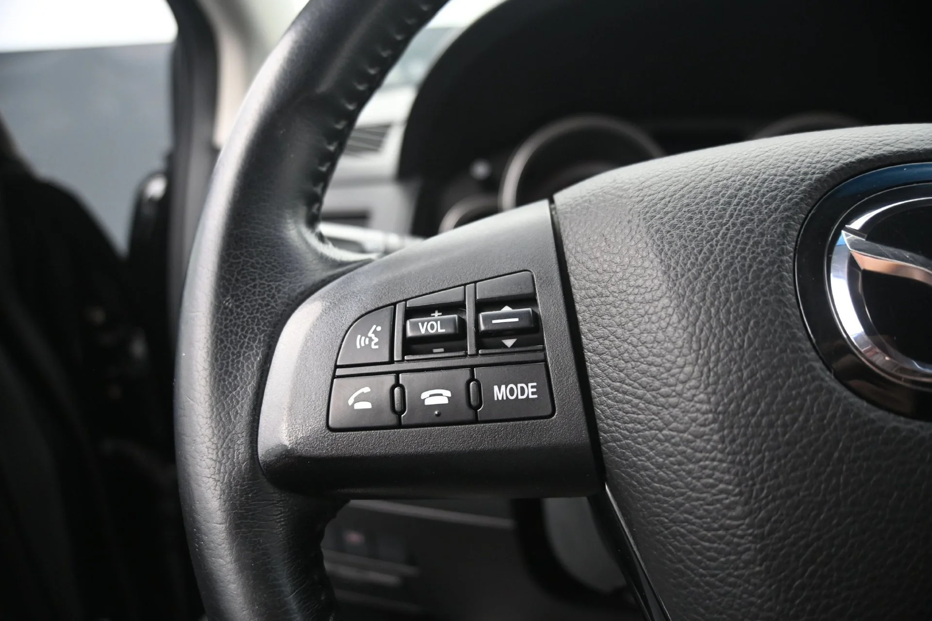 Used 2011 Brilliant Black Clearcoat Mazda Sport image 28