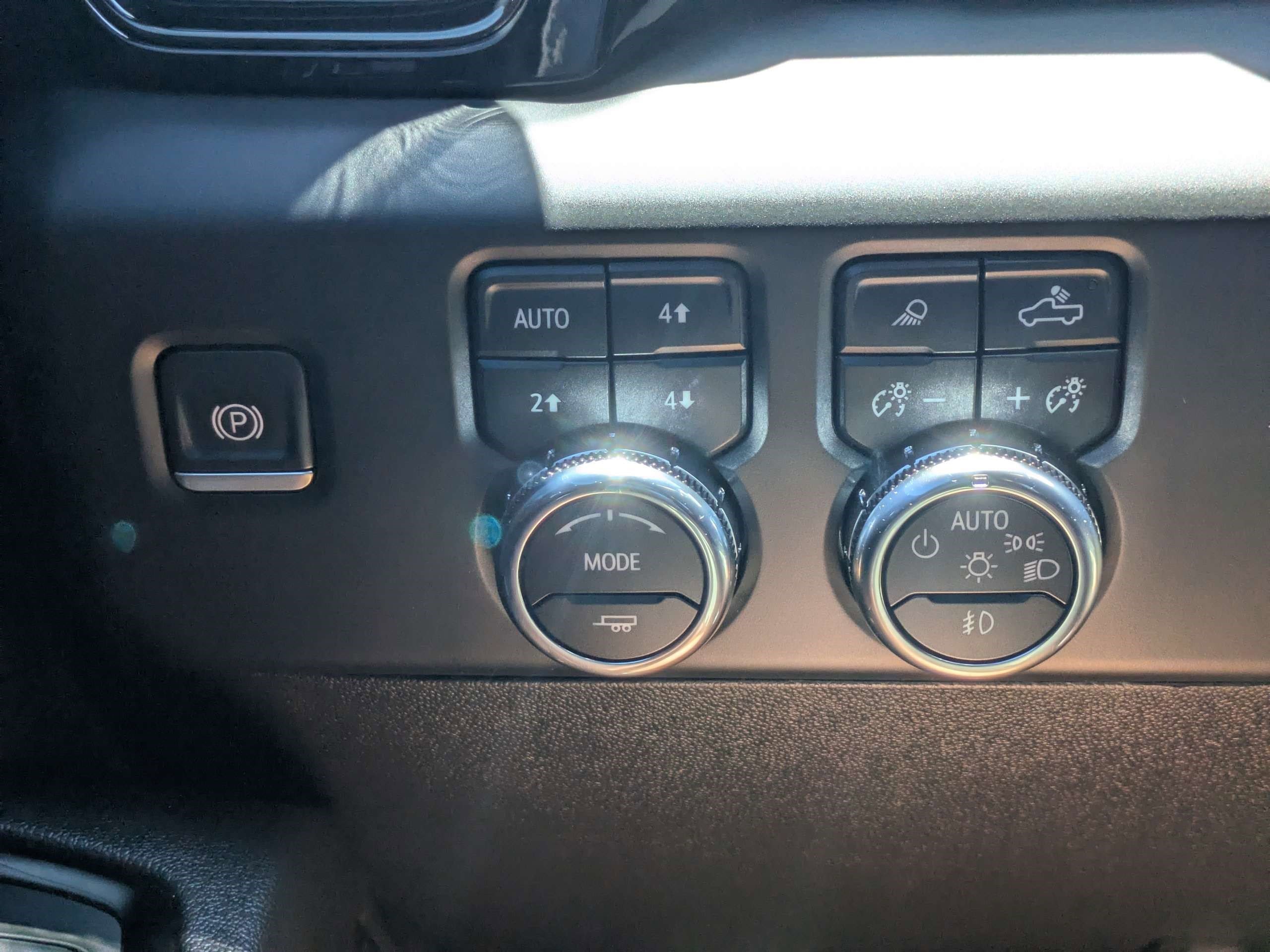 Used 2024 Summit White GMC AT4 image 21