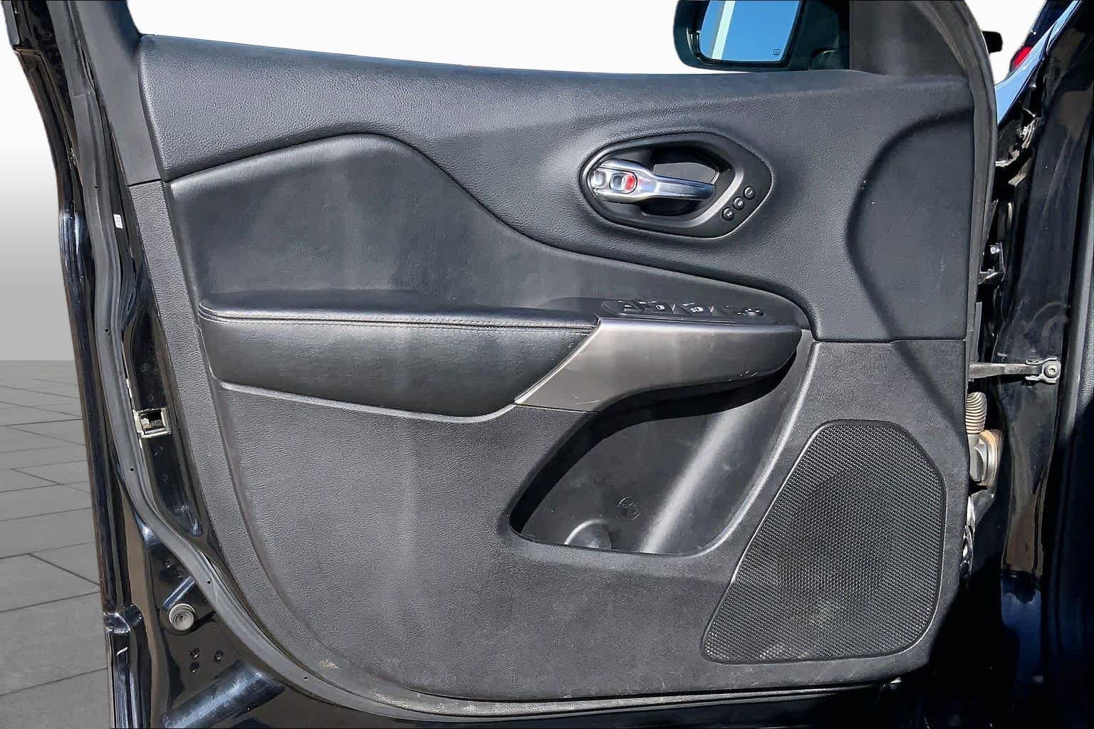 Used 2020 BLACK Jeep High Altitude image 20