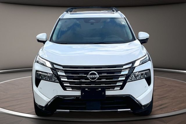 Used 2025 White Nissan Platinum image 3