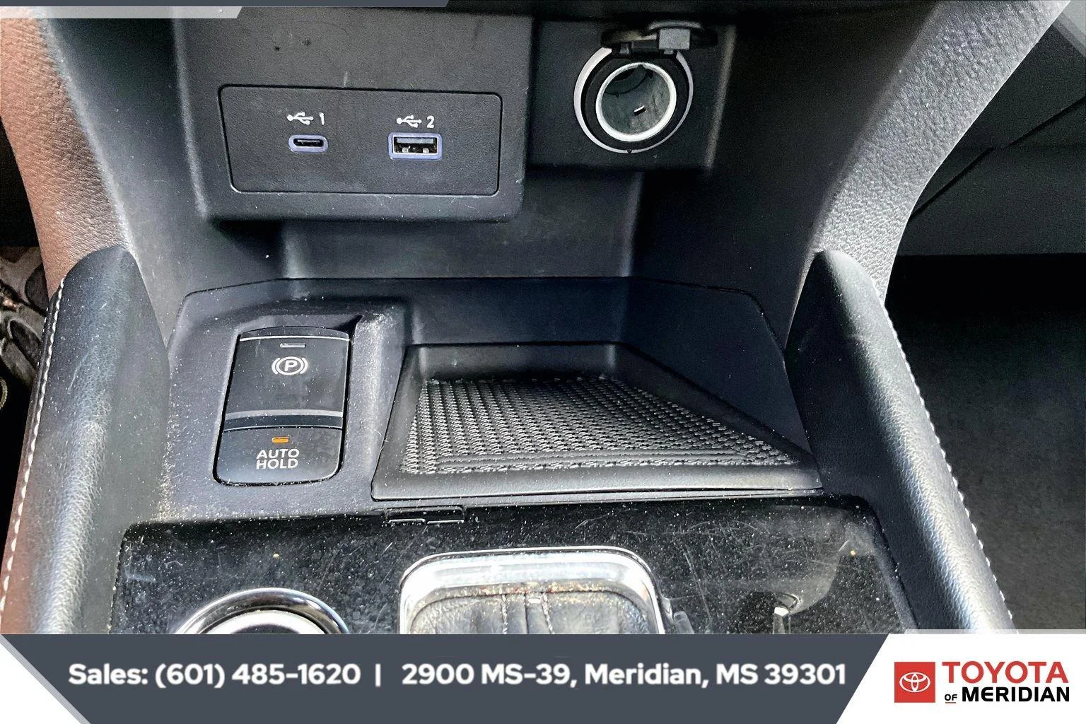Used 2024 Electric Blue Metallic/Super Black Nissan SV image 22