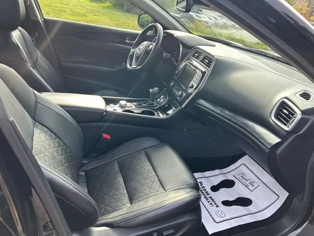 Used 2021 Black Nissan 3.5 SL image 24