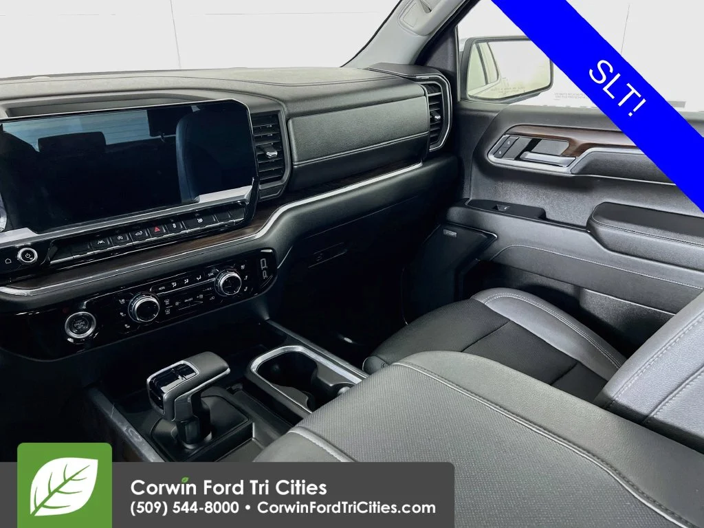 Used 2023 Summit White GMC SLT image 26