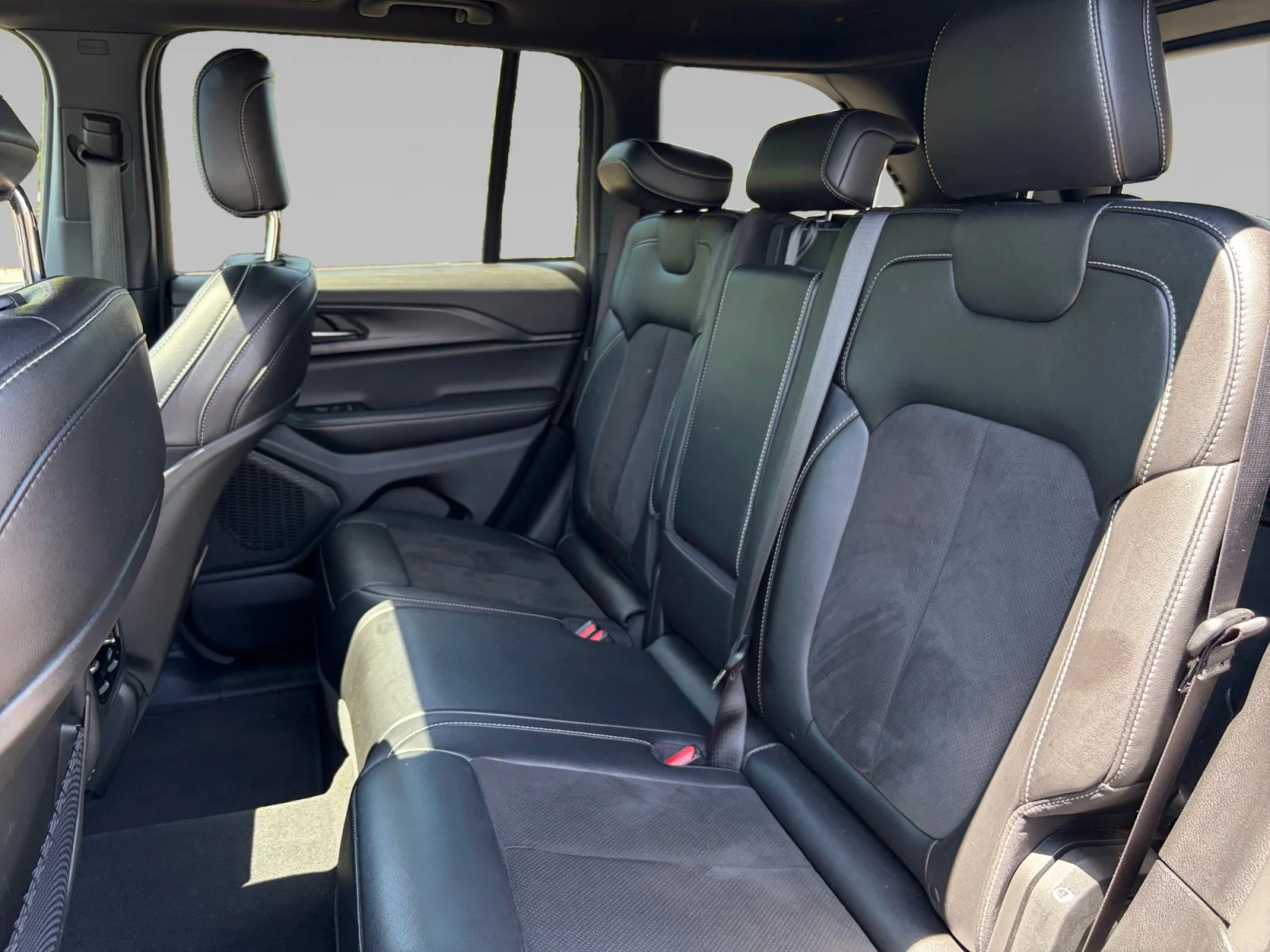Used 2023 Black Jeep Altitude X image 14