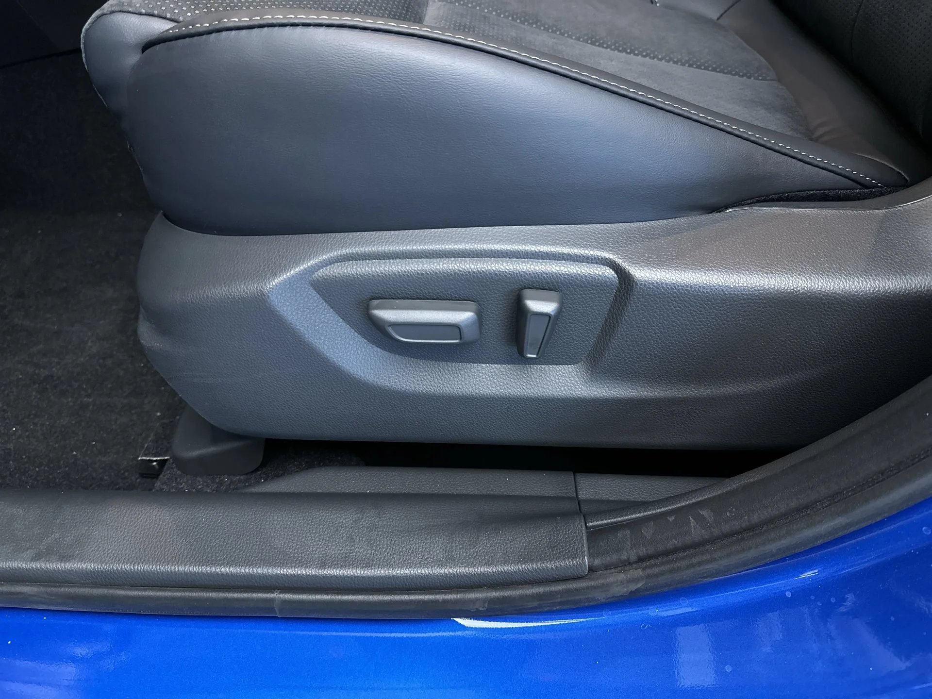 New 2026 Lightning Blue Metallic Mitsubishi SE image 14