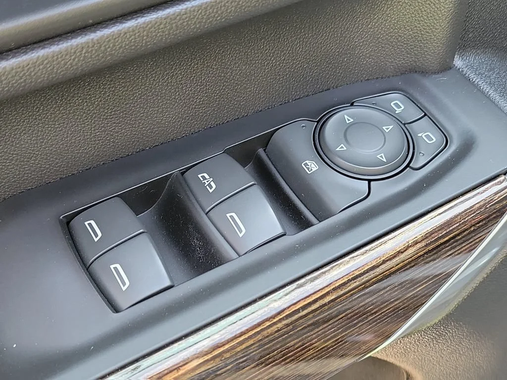 Used 2023 Onyx Black GMC SLE image 19