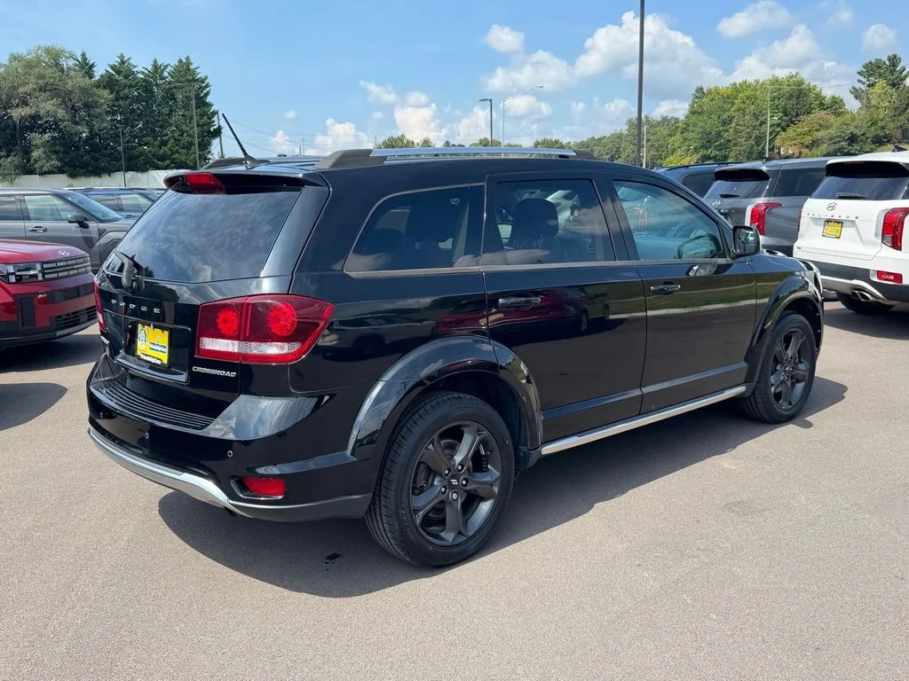Used 2018 Black Dodge Crossroad image 3
