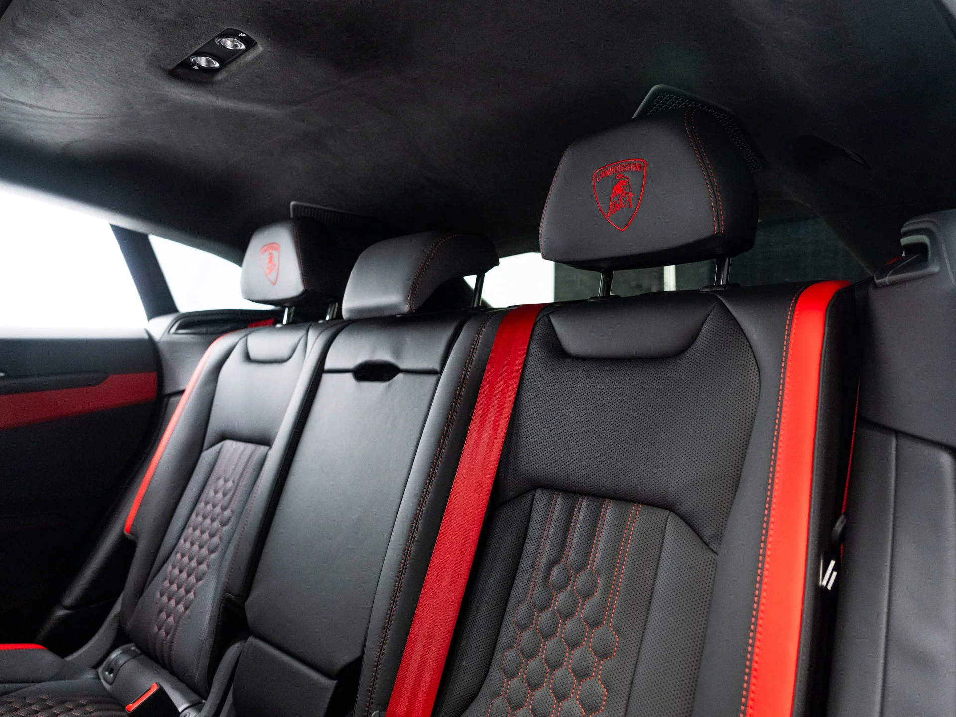 Used 2025  Lamborghini SE image 50