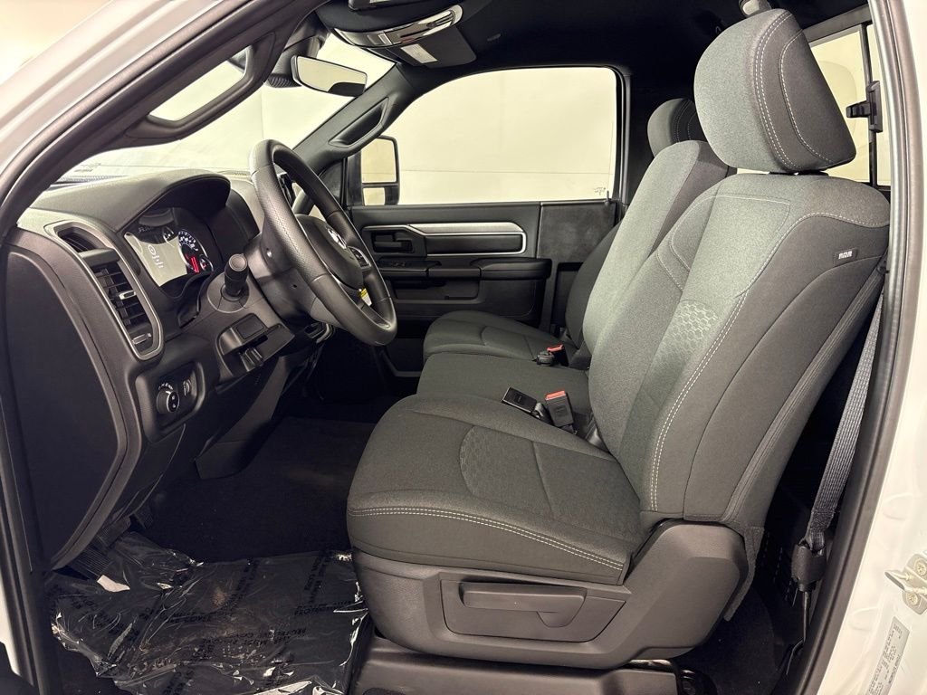 New 2026 Bright White Clear-Coat Exterior Paint RAM Tradesman image 17