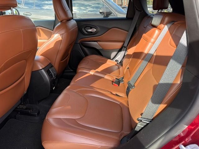 Used 2019 Velvet Jeep Overland image 13