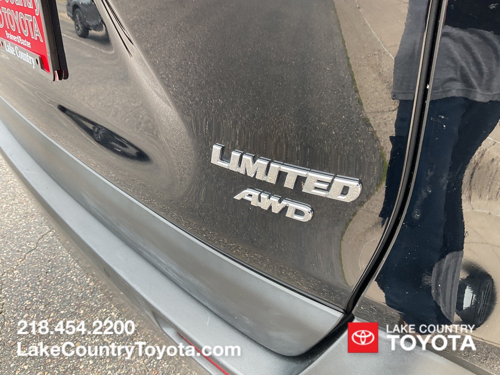Used 2019 Midnight Black Metallic Toyota Limited image 10