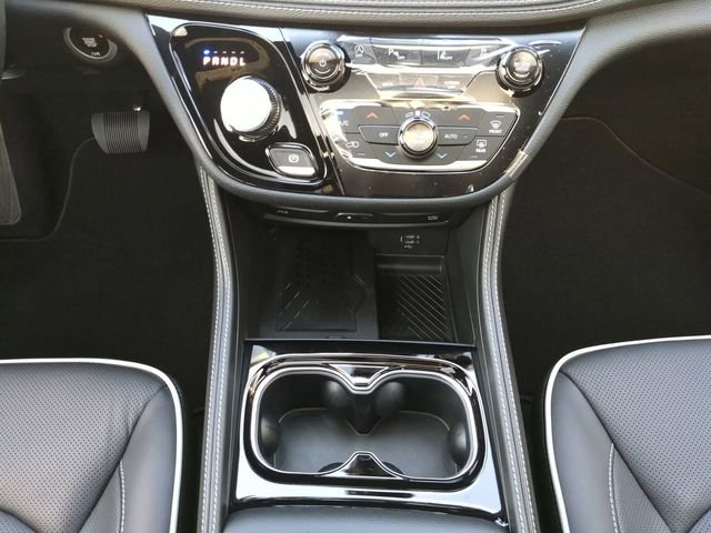 New 2026 Diamond Black Crystal Pearl-Coat Exterior Paint Chrysler Limited image 25