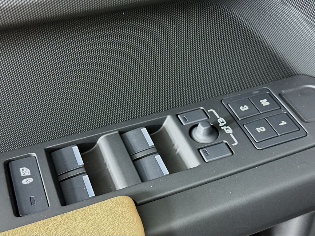 New 2026 Santorini Black Land Rover X-Dynamic SE image 17