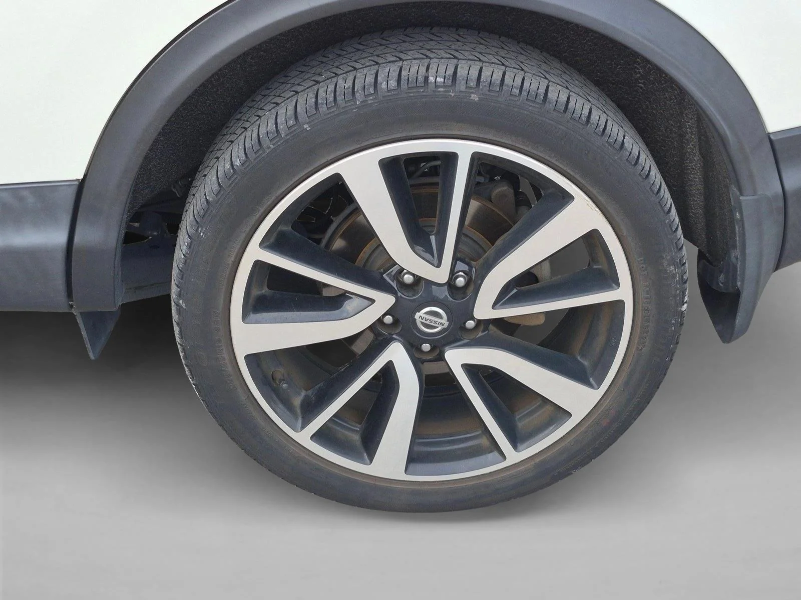 Used 2019 Pearl White Tricoat Nissan SL image 17