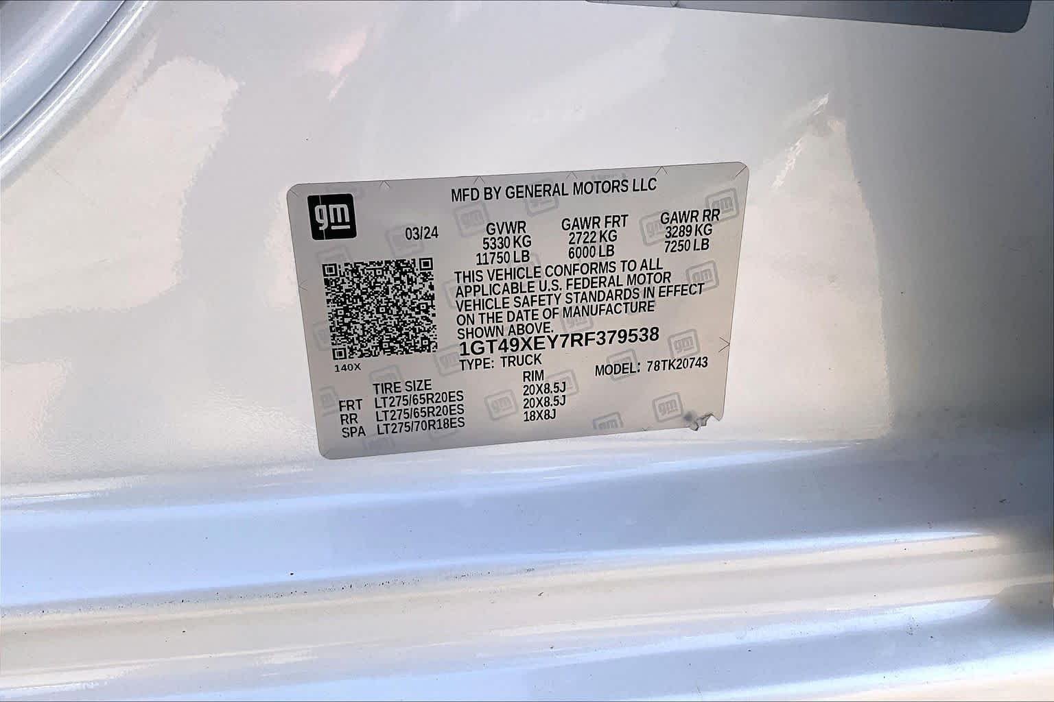 Used 2024 White Frost Tricoat GMC Denali Ultimate image 37