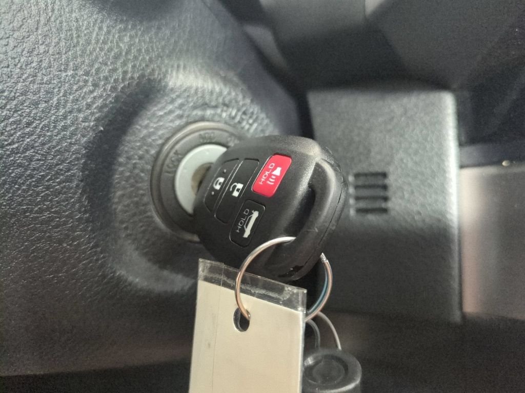 Used 2018 Gray Toyota SR5 image 33