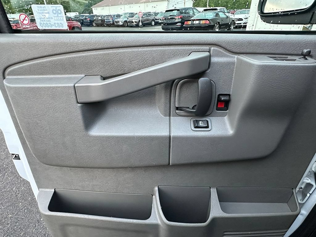 Used 2025 Summit White GMC Work Van image 20