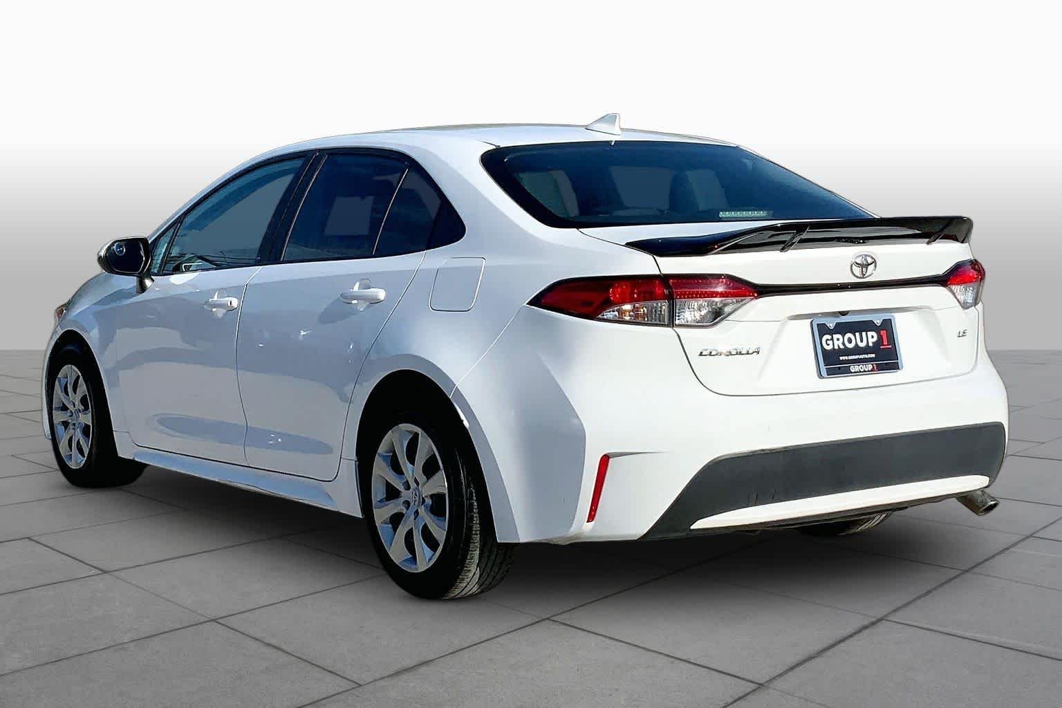 Used 2022 White Toyota LE image 12