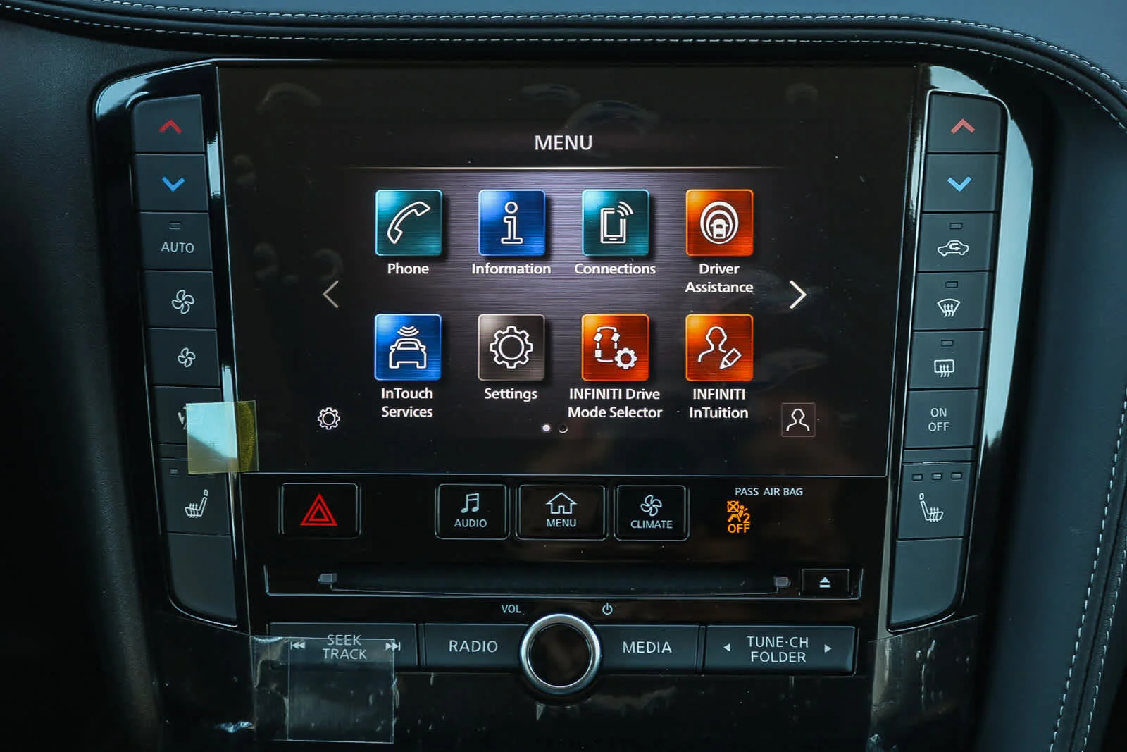 New 2025 GRAPHITE SHADOW INFINITI LUXE AWD image 16