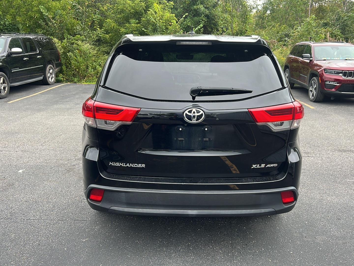 Used 2017 Midnight Black Metallic Toyota XLE image 3