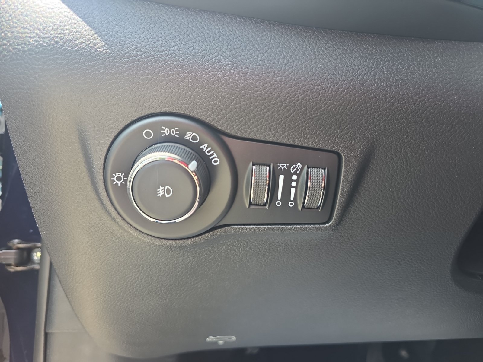 New 2026 Fathom Blue Pearl Coat Jeep Latitude Altitude image 24