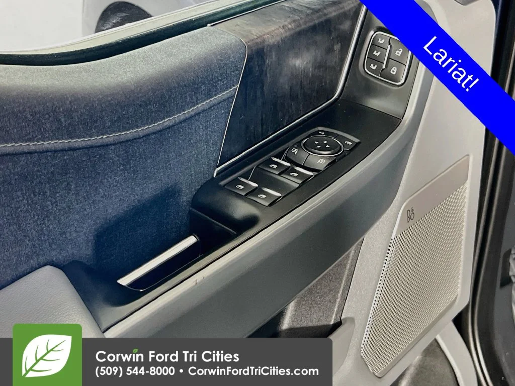 Used 2022 Atlas Blue Metallic Ford Lariat image 12
