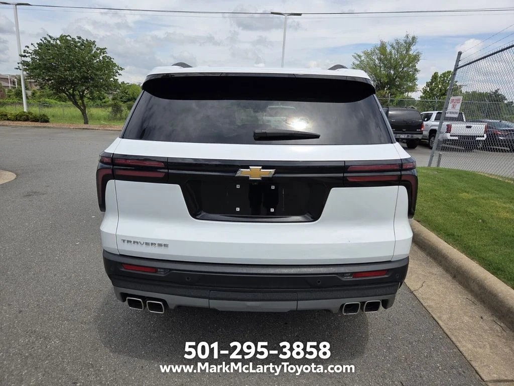 Used 2025 White Chevrolet LT image 9