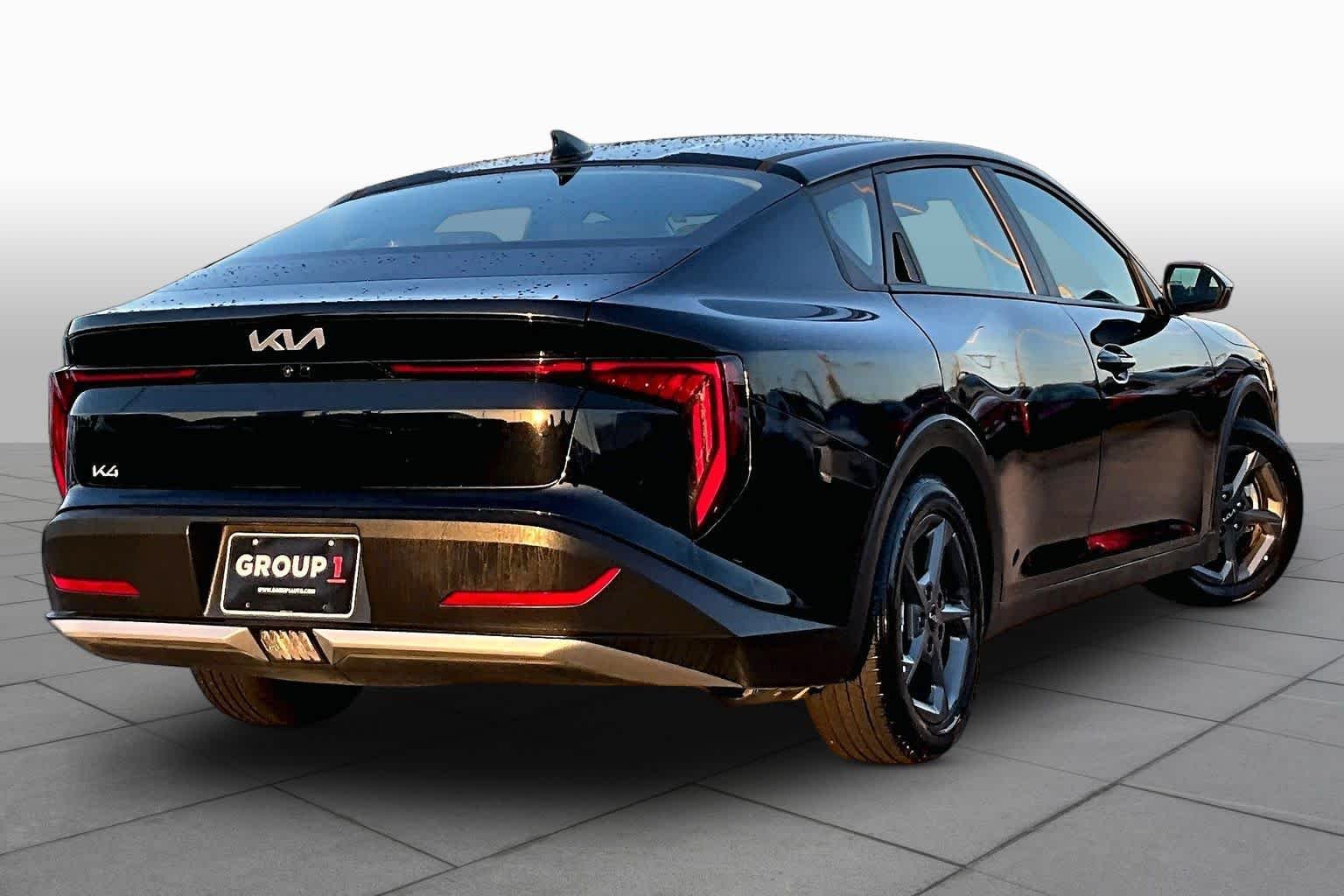 Used 2025 Aurora Black Pearl Kia LXS image 12