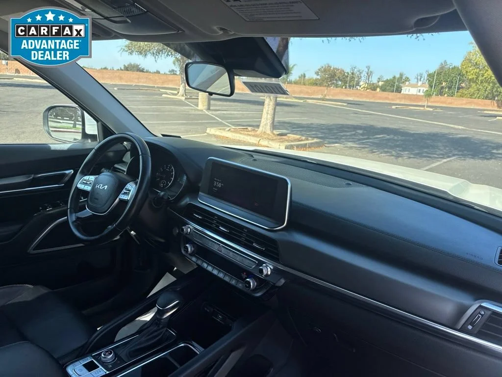 Used 2022 Glacial White P Kia LX image 27