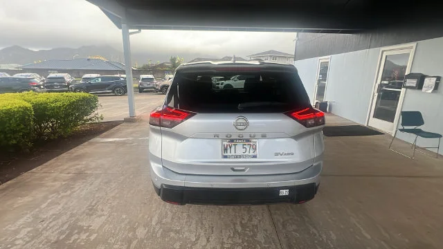 Used 2024 Silver Nissan SV image 4