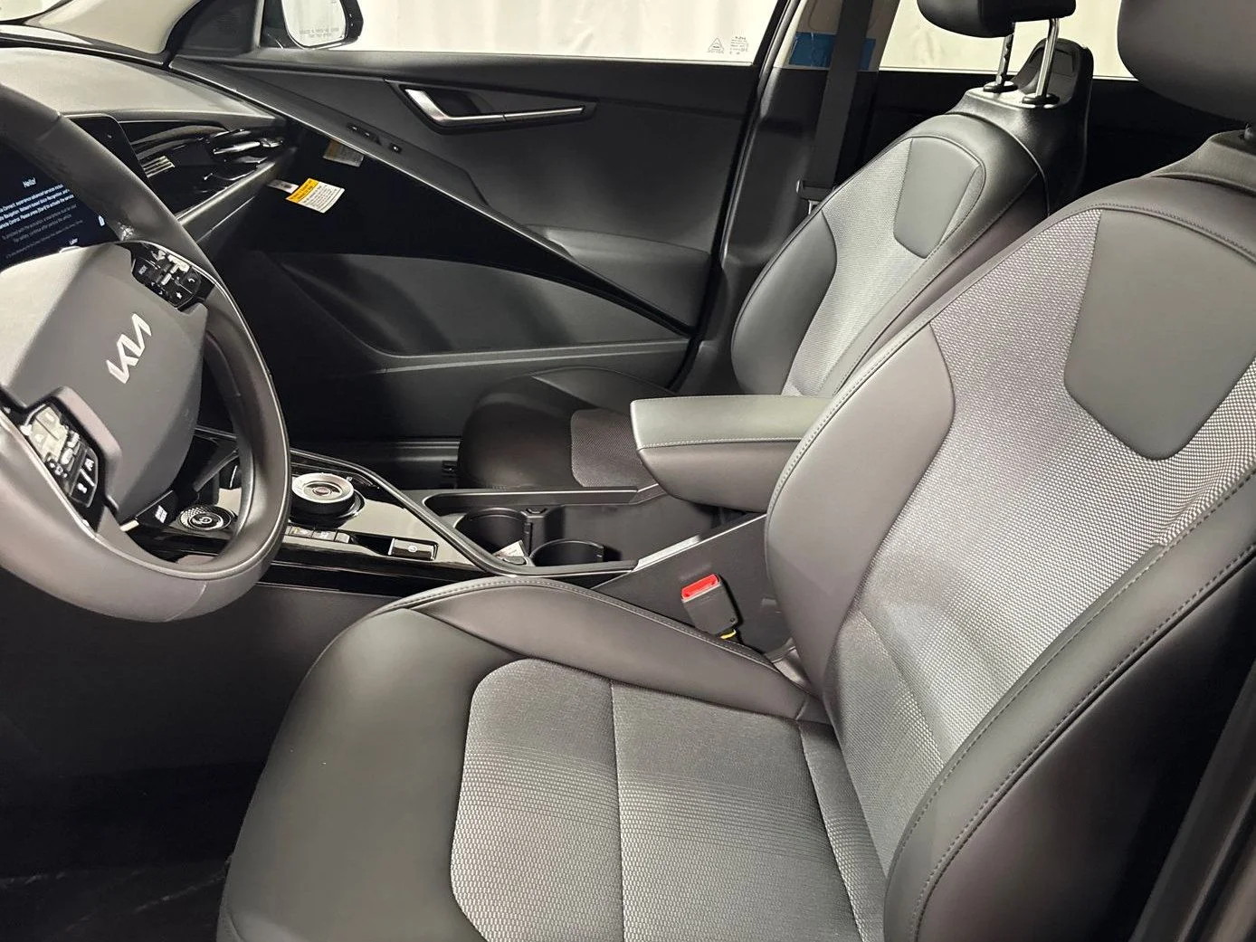 New 2026 Aurora Black Pearl Kia Wind image 3