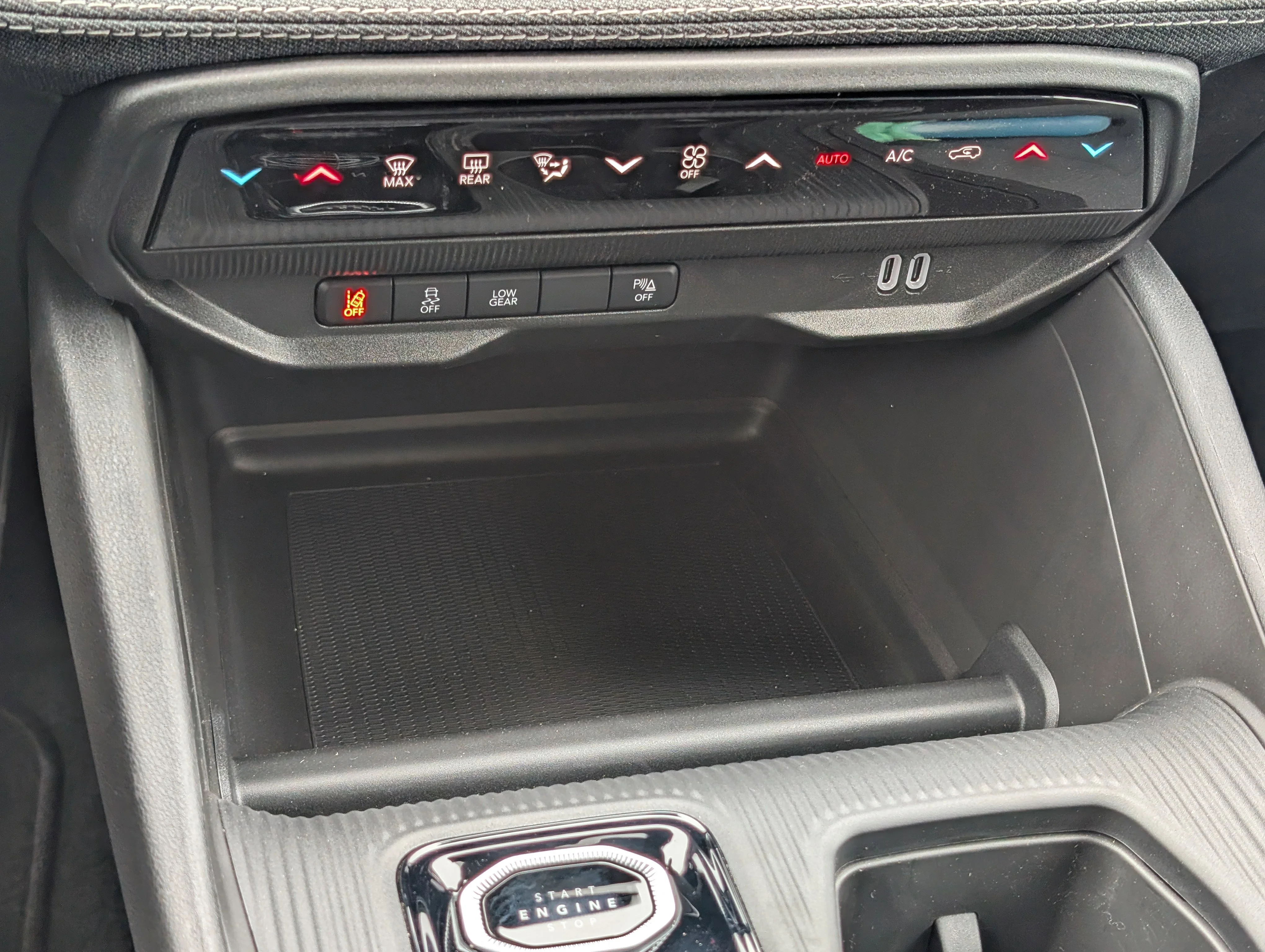 New 2026 Sting-Grey Jeep Laredo image 28