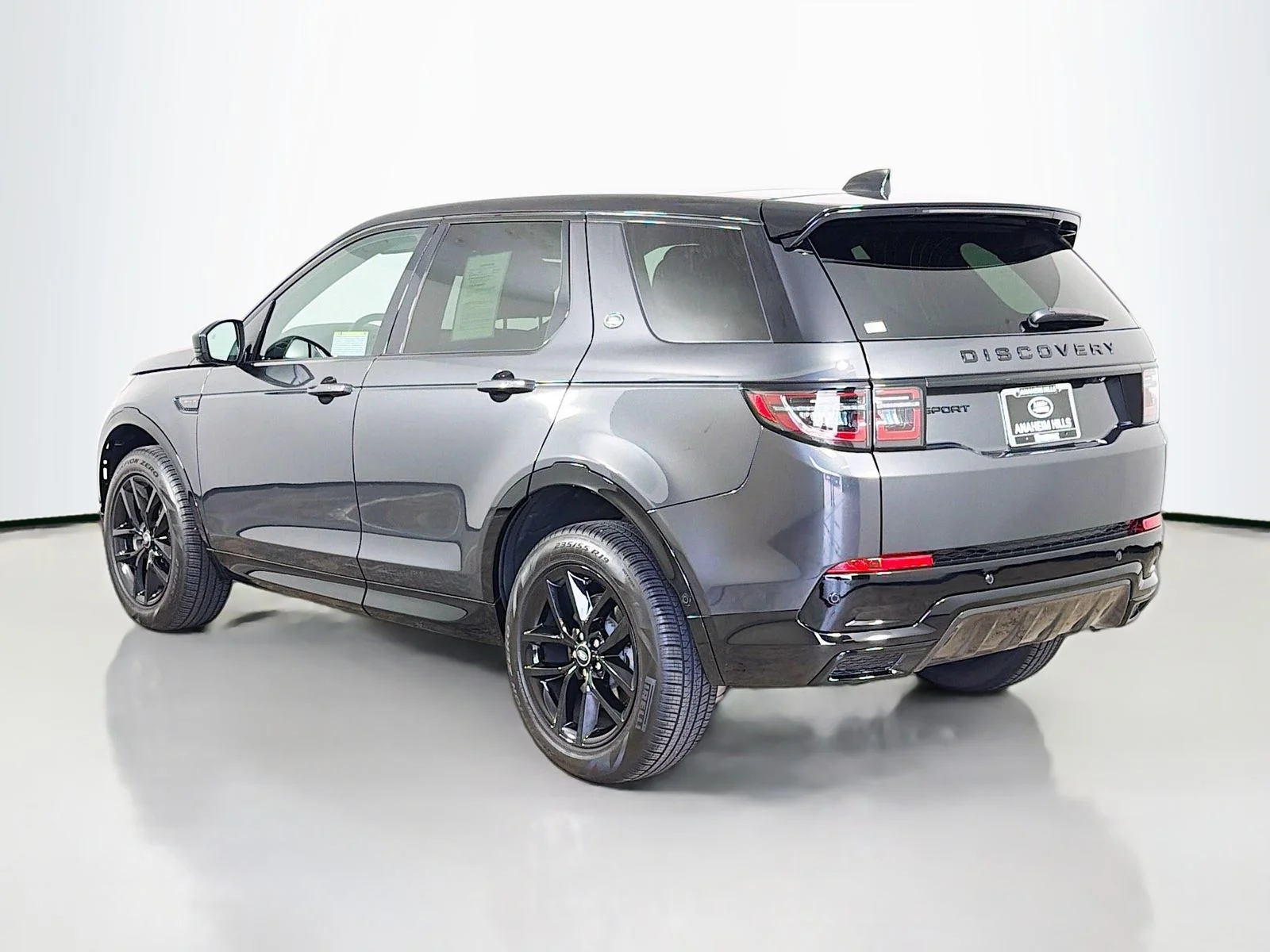 Used 2025 Carpathian Gray Premium Metallic Land Rover SE image 3