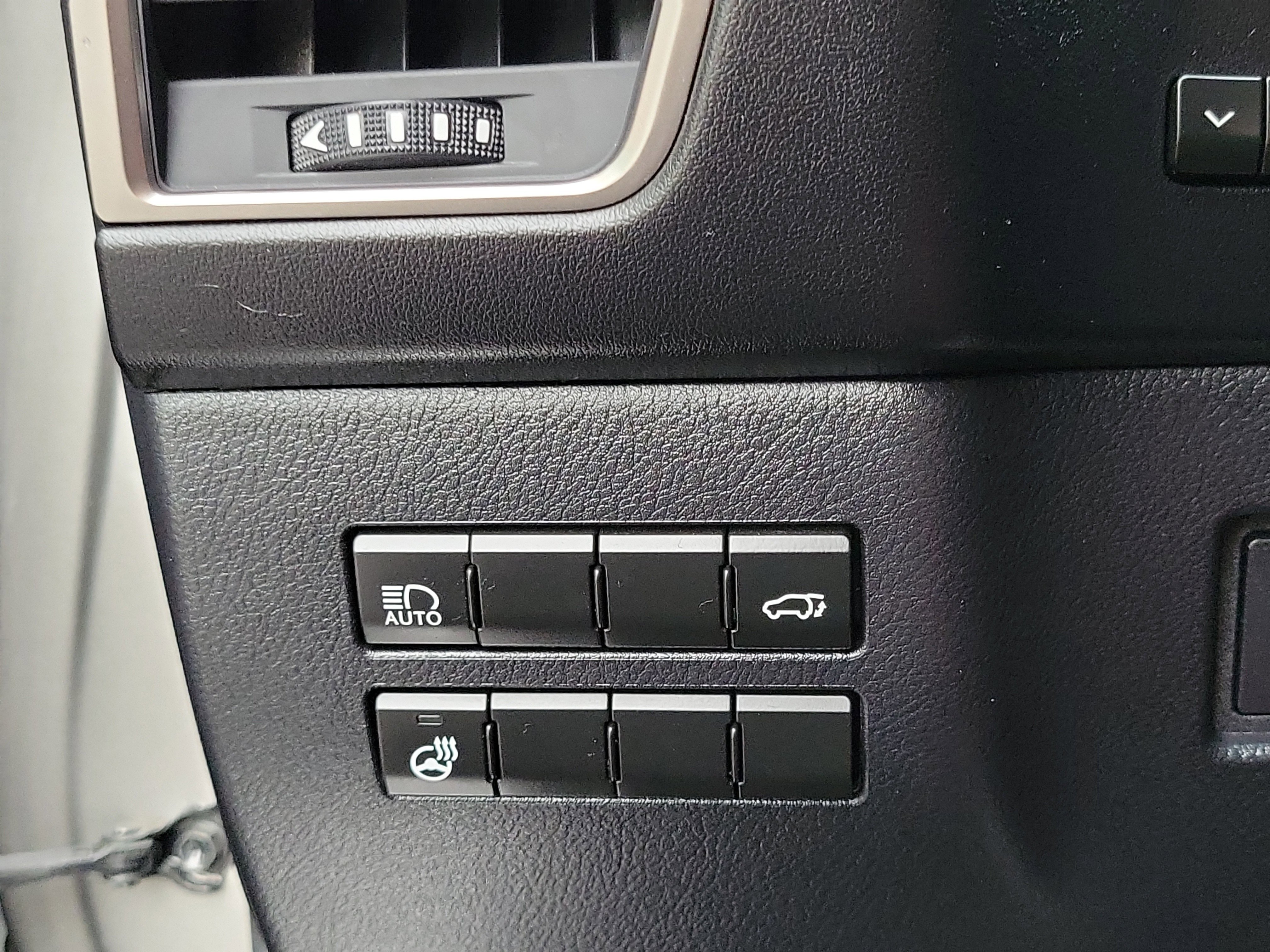 Used 2018 Atomic Silver Lexus  image 14