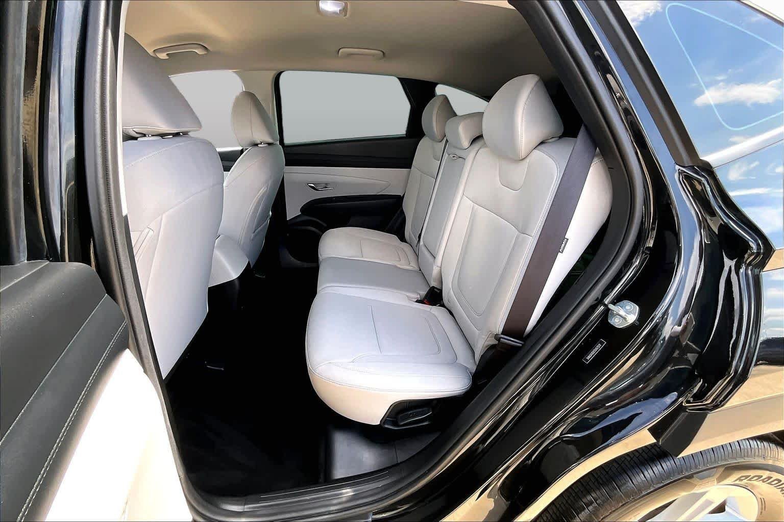 Used 2025 Phantom Black Hyundai SE image 20