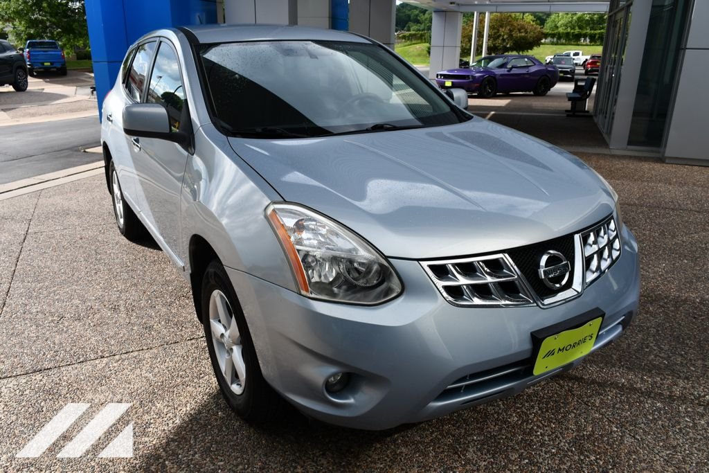 Used 2013 Blue Nissan S image 11